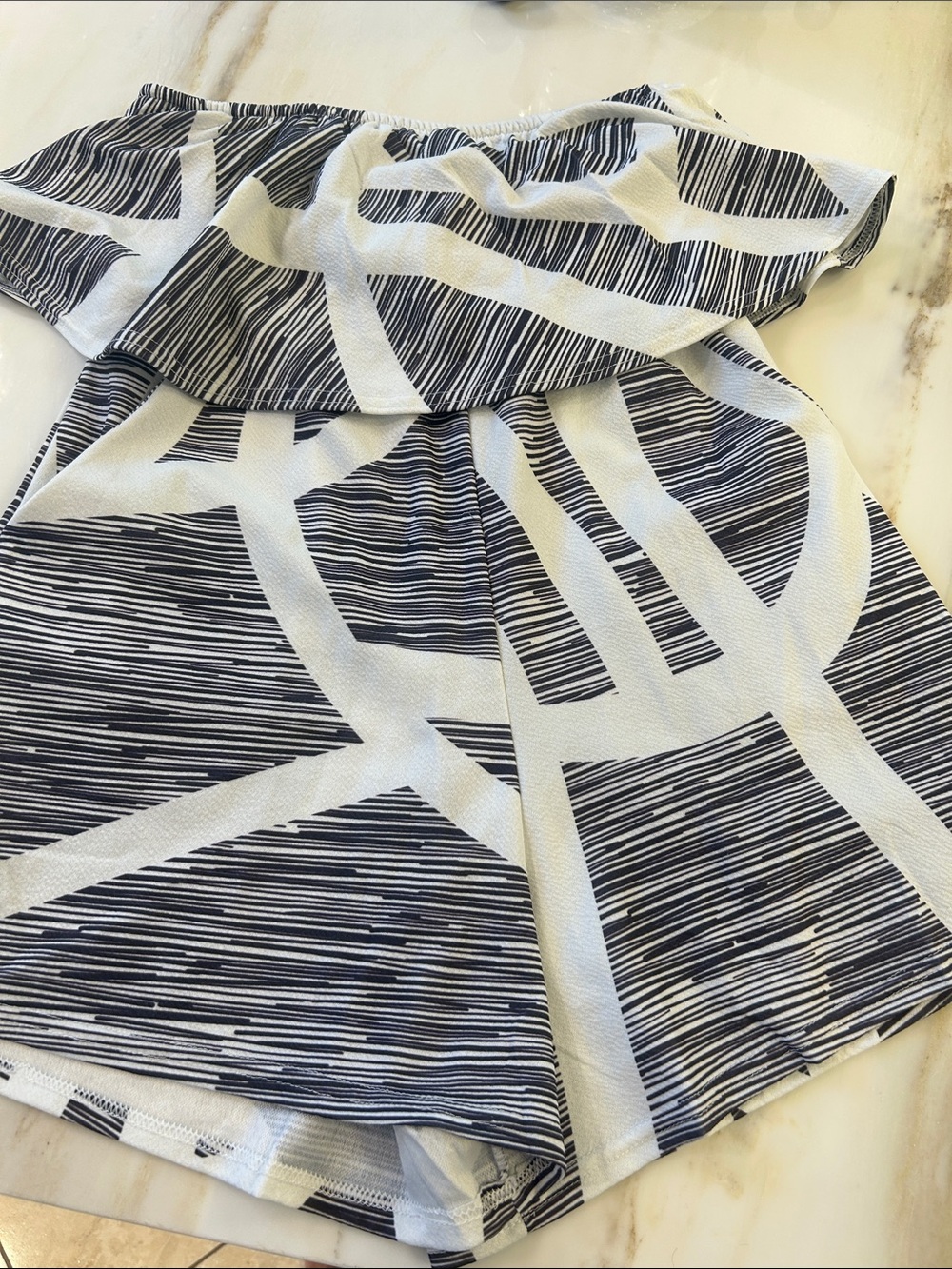 YOINS Black & White Geometric Strapless Romper